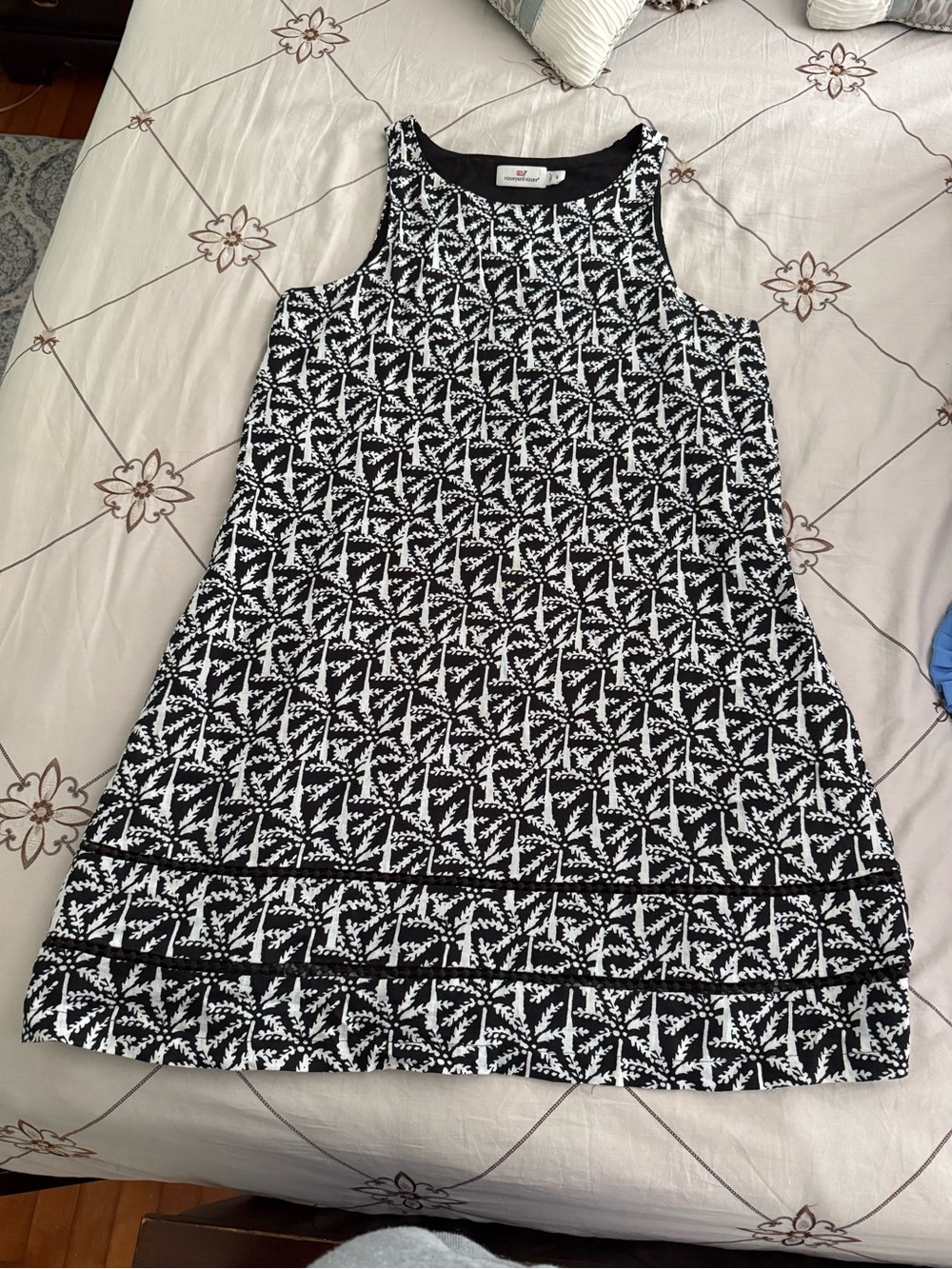 Vineyard Vines Black and White Shift Dress